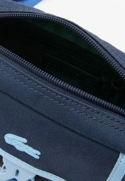 Lacoste Sac Bandoulière - Marine Vaporeux Panor -Lacoste Soldes Magasin b8db50e664654e3e98ecb78da255b25a