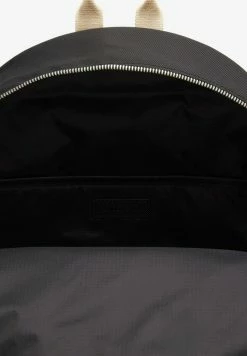Lacoste Sac à Dos - Viennois Automne Noir -Lacoste Soldes Magasin b9388b7686954ca1bb28948d9a17996b