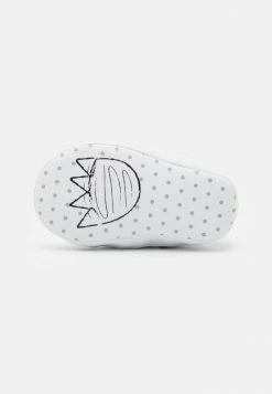 Lacoste SIDELINE CRIB - Chaussons Pour Bébé - White/light Pink -Lacoste Soldes Magasin b97e707268064dd38bd6ba355fe49bbc