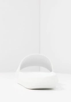 Lacoste CROCO SLIDE - Sandales De Bain - White 12 Lacoste CROCO SLIDE - Sandales De Bain - White -Lacoste Soldes Magasin bc768b91aa804dfe95b7c1fbff0c4af2