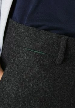 Lacoste Chino - Gris -Lacoste Soldes Magasin c5fda357ada844568fedce370f4948ae