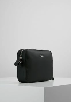 Lacoste SQUARE CROSSOVER BAG - Sac Bandoulière - Black -Lacoste Soldes Magasin cd97e29edbc8494a911fad30efc36b4e