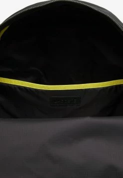 Lacoste Sac à Dos - Noir -Lacoste Soldes Magasin cdcba47c25854352b0a360add0b0f20a