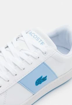 Lacoste CARNABY EXCLUSIVE - Baskets Basses - White/light Blue -Lacoste Soldes Magasin cebfb8a68dc84fd3988793b2455dd0eb