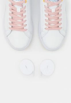 Lacoste POWERCOURT EXCLUSIVE - Baskets Basses - White/light Blue -Lacoste Soldes Magasin d85a9dfabde94679b6246db760a15697