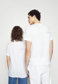 Lacoste EXCLUSIVE UNISEX GUEOE - T-shirt Imprimé - White -Lacoste Soldes Magasin dbc199f6af39447e9952aa94bf7746fd
