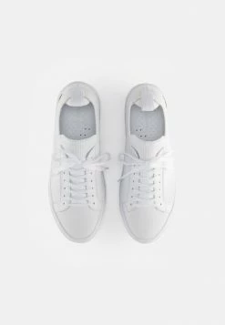 Lacoste LA PIQUÉE - Baskets Basses - Wht/wht -Lacoste Soldes Magasin e7d4796ad1ff4744a3f8fd331138219d