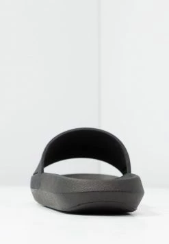 Lacoste CROCO SLIDE - Sandales De Bain - Black -Lacoste Soldes Magasin e959c130bfd545849c378a36064ca798