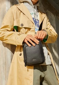 Lacoste SOFT MATE - Sac Bandoulière - Black -Lacoste Soldes Magasin e96316ed2d53468cbbbd5a1de81a55a0