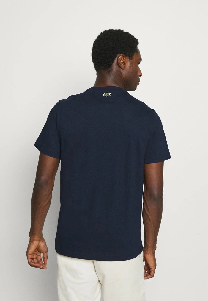 Lacoste T-shirt Imprimé - Navy Blue 3 Lacoste T-shirt Imprimé - Navy Blue – Image 3