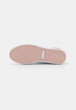 Lacoste POWERCOURT - Baskets Basses - White/pink -Lacoste Soldes Magasin fb51704fba4944af8e97611d788c2cd0