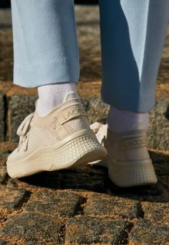 Lacoste COURT DRIVE - Baskets Basses - Off White -Lacoste Soldes Magasin fc281c1c2a334db98523f372a79a2d34