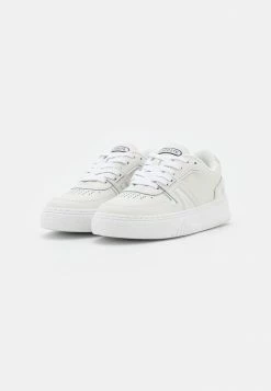 Lacoste Baskets Basses - White/offwhite -Lacoste Soldes Magasin ff49296300c4402bbdf27d7940e2f8d6